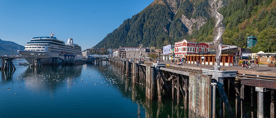 960px-2018-09-20_01_Wide_view_of_Juneau%2C_Alaska_USA.jpg
