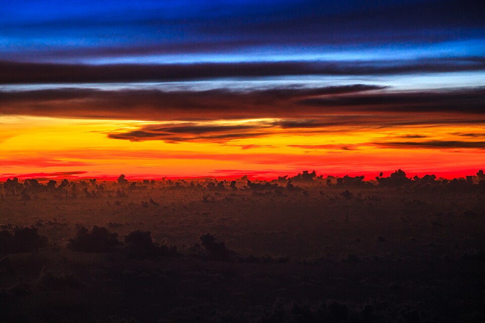 960px-2nd_leg%2C_on_this_Air_Canada_plane_-_Sydney_to_Vancouver%2C_BC_-_more_sunrises_-_or_was_it_a_sunset%3F%3F_%2813114003724%29.jpg