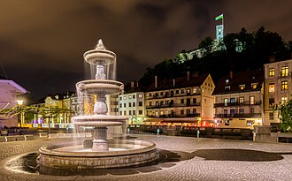 Fuente de la Plaza Nueva, Liubliana, Eslovenia, 2017-04-14, DD 50-52 HDR.jpg