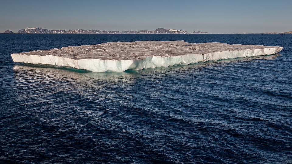 960px-Table_iceberg_west_of_Sjuøyane,_Arctic_ocean.jpg