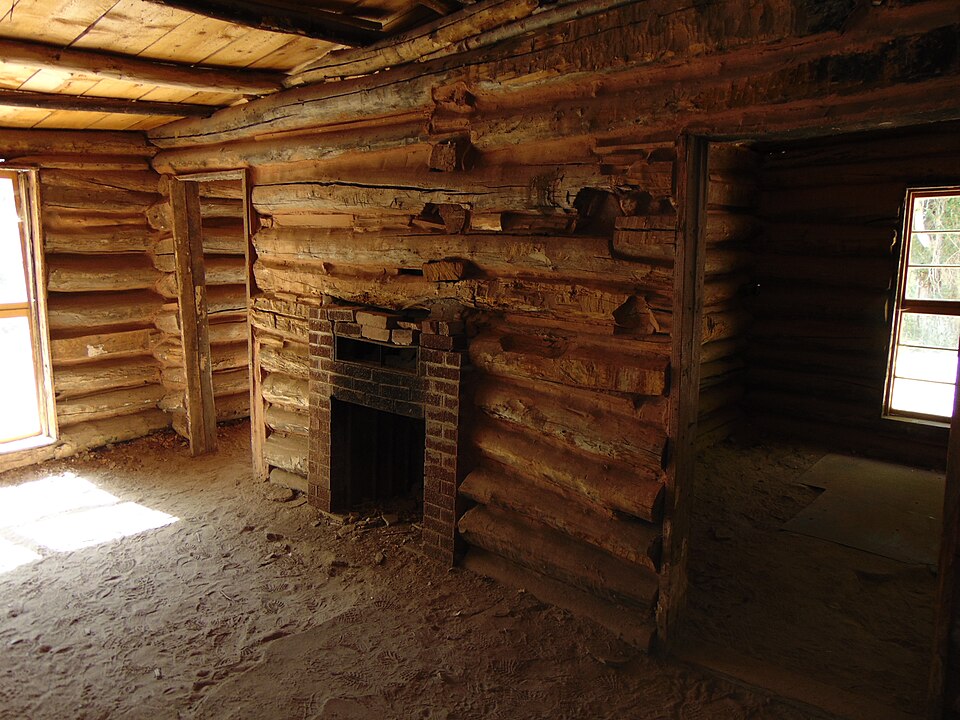 960px-Inside_Josie_Morris_Cabin%2C_Sep_17.jpg