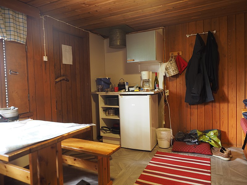 800px-Interior_of_cabin_at_Tulppion_Majat.jpg