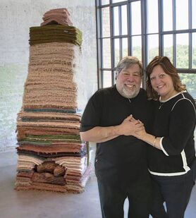 File:Wozniak Couple.jpg