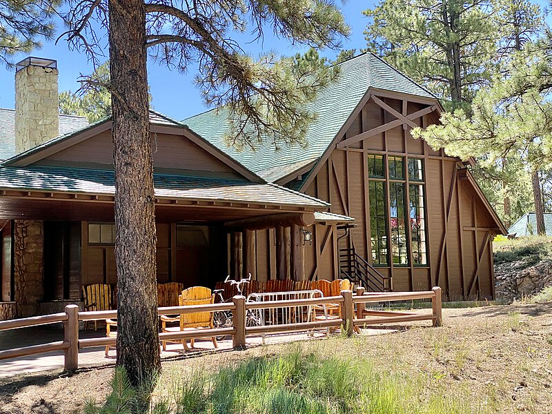 800px-The_Lodge_at_Bryce_Canyon%2C_Bryce_Canyon_National_Park%2C_Bryce_Canyon_City%2C_UT_-_54005206769.jpg