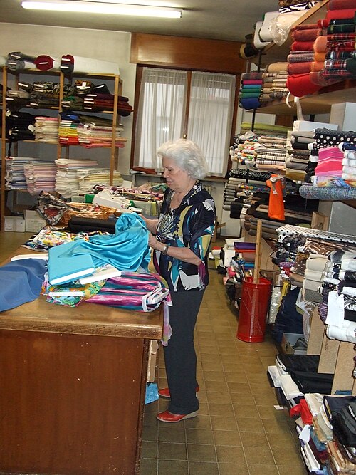 File:Commerciante di tessuti.jpg