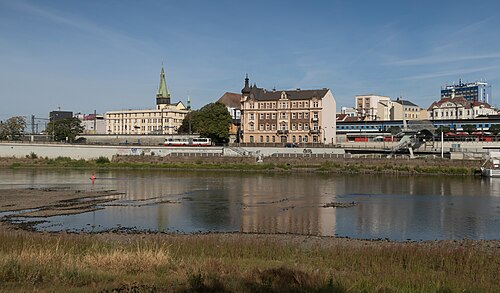 Ústí nad Labem, stadszicht tussen de twee bruggen met kostel Nanebevzetí Panny Marie Dm429845-264 op de achtergrond IMG 7687 2018-08-12 09.11.jpg