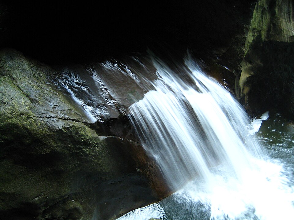 960px-Waterfall_in_%C5%A0kocjan_Caves.jpg