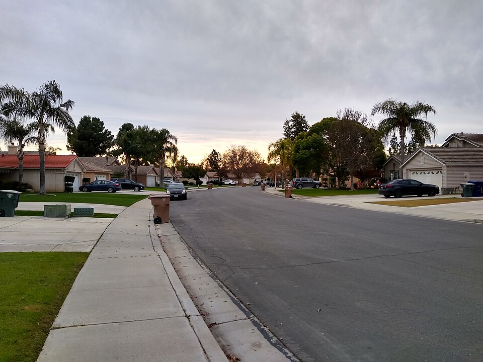 960px-Silver_Creek%2C_Bakersfield.jpg