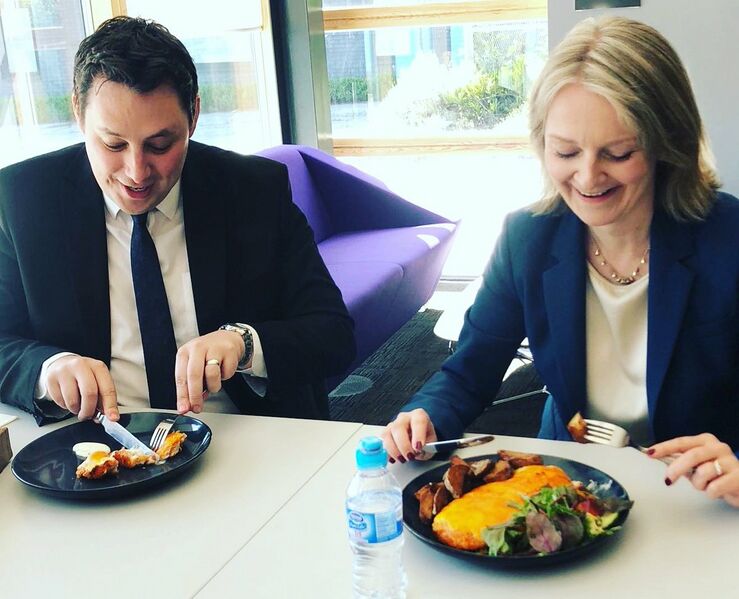 File:Liz Truss Eating1.jpg