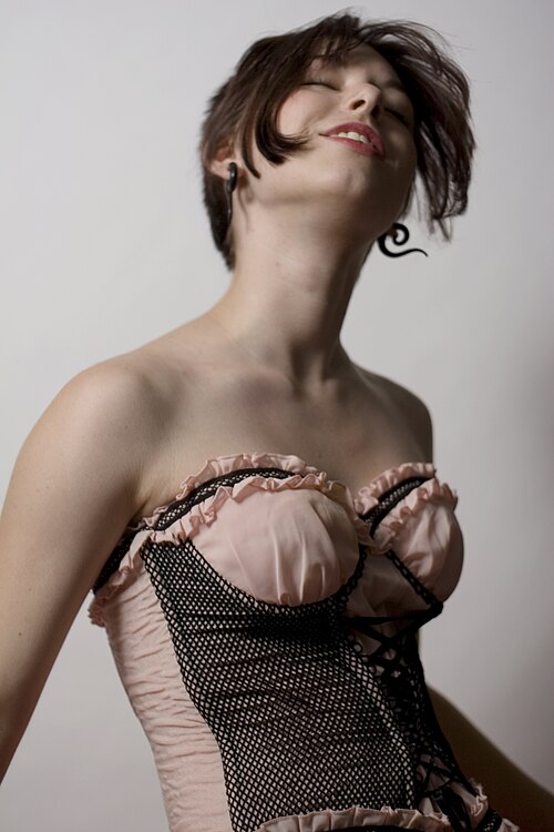 File:Dancing Queen.jpg