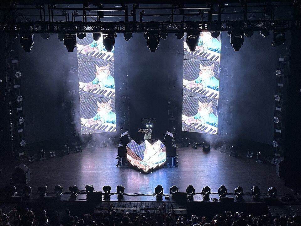 File:Deadmau5 cincinnati cube.jpg