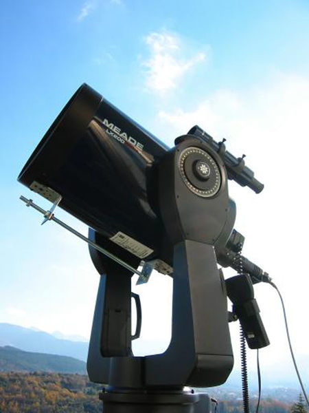 File:Telescopio lx200 10.jpg