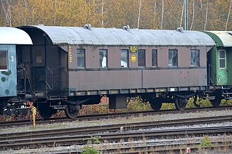 Personenwagen der Deutschen Reichsbahn in Rottweil.jpg