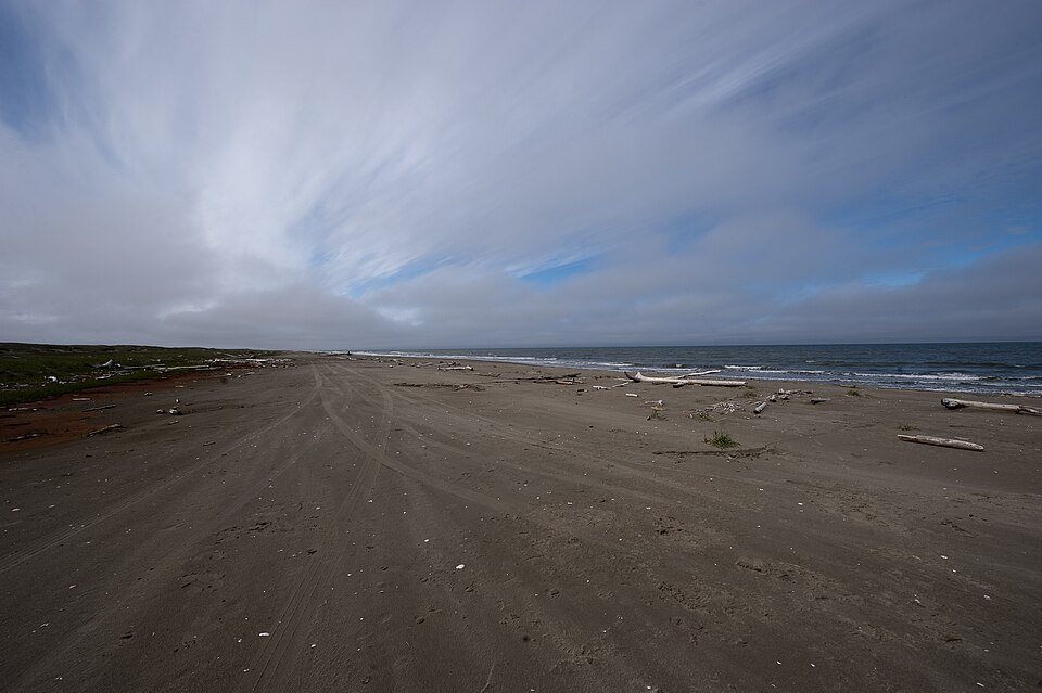 960px-Beach_Alaskan_for_runway._Near_Ikpek_Lagoon_%288029759707%29.jpg