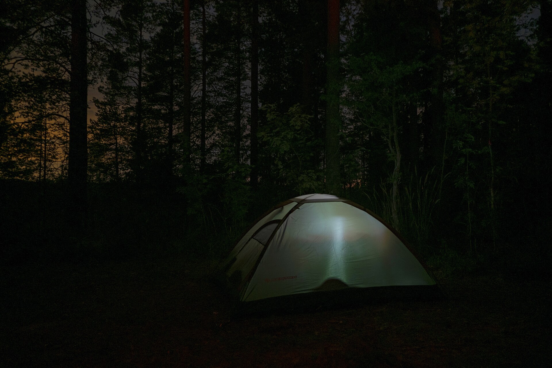 Tent at Lake Yastrebinoye.jpg