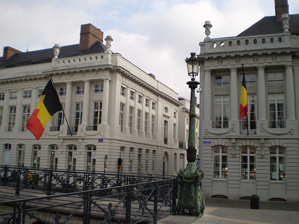 Belgian flags flying, Martyrs' Square - Place des Martyrs - Martelaarsplaats, Brussels, Belgium (4039376515).jpg
