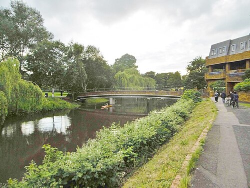 Tamworth, footbridge - geograph.org.uk - 5001707.jpg