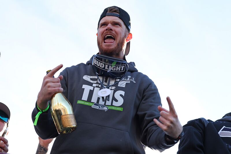 File:GEQBUS Darnold SB win.jpg