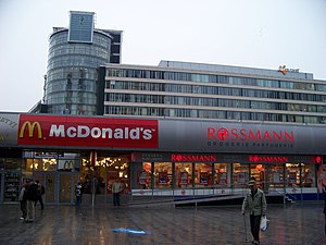 Budějovická, McDonald's, Rossmann a Trianon.jpg