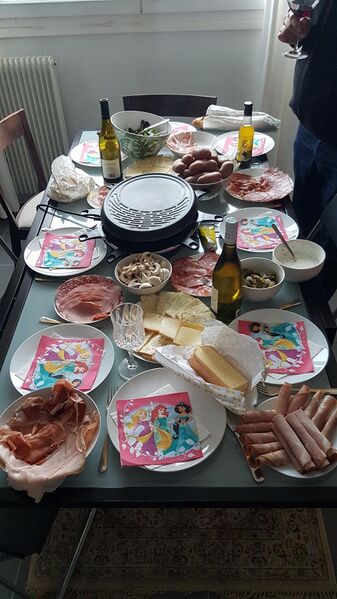 File:Raclette légendaire.jpg