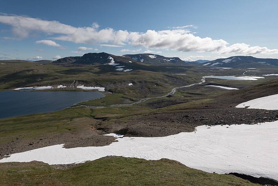 960px-Backcountry_Lakes_in_the_Katmai_Preserve_NPS_Photo_Russ_Taylor_%2843507133395%29.jpg