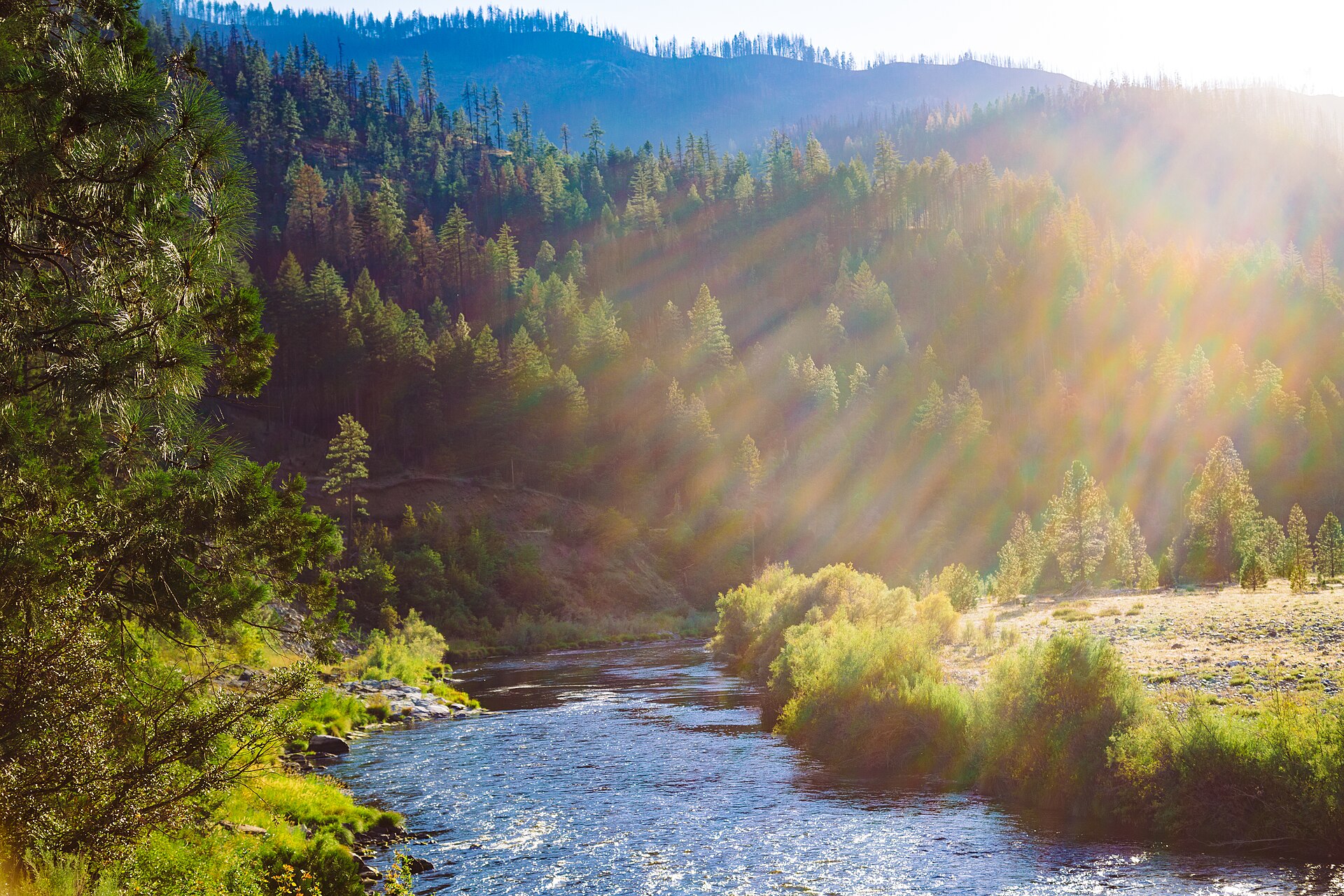 Klamath River in Siskiyou County, California (40521984611).jpg