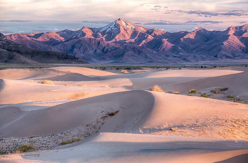 800px-Utah_Dunes_Landscape_-_West_Desert_District.jpg