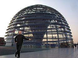Jimmy Wales standing on the roof of the Reichstag Building