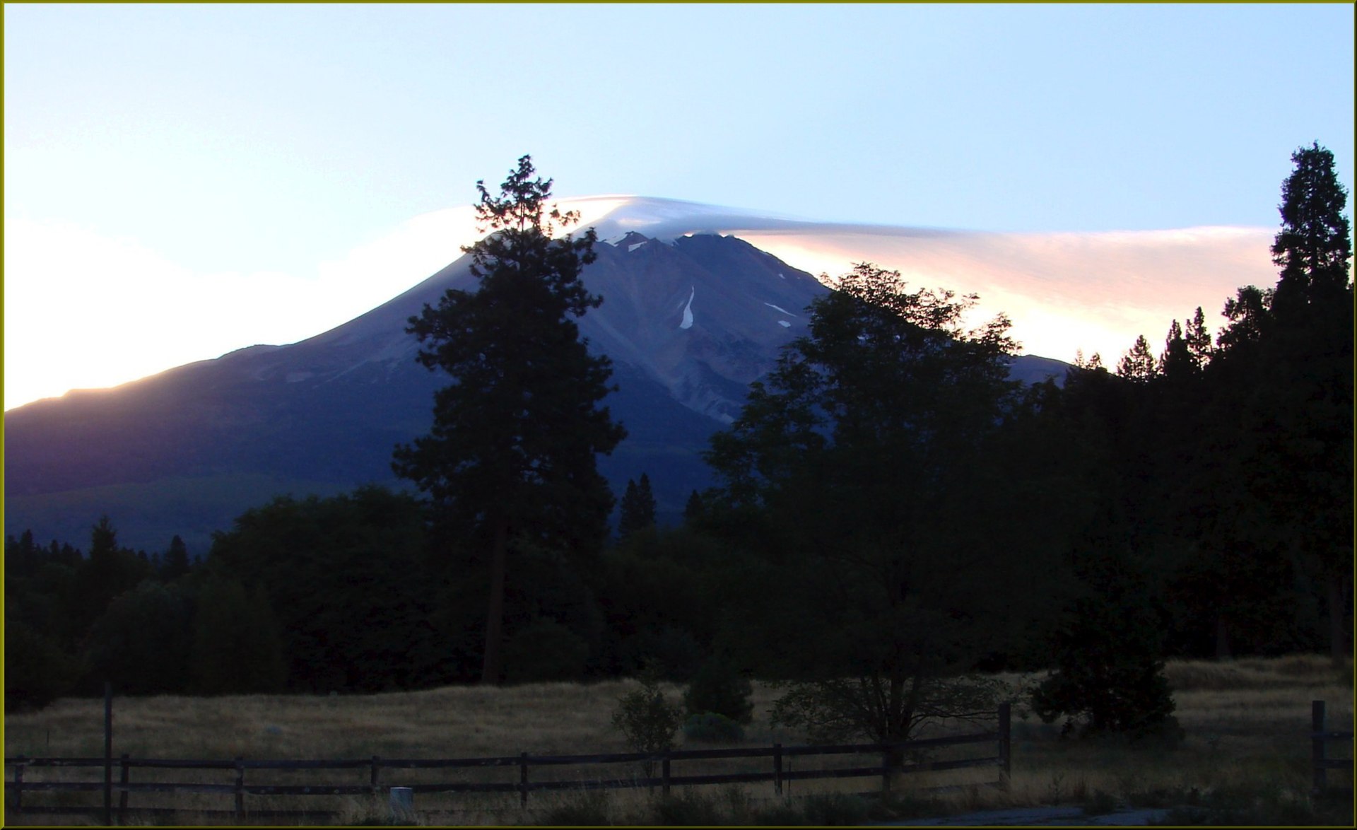 Mt Shasta Sunrise, CA 8-28-13 (10070793423).jpg