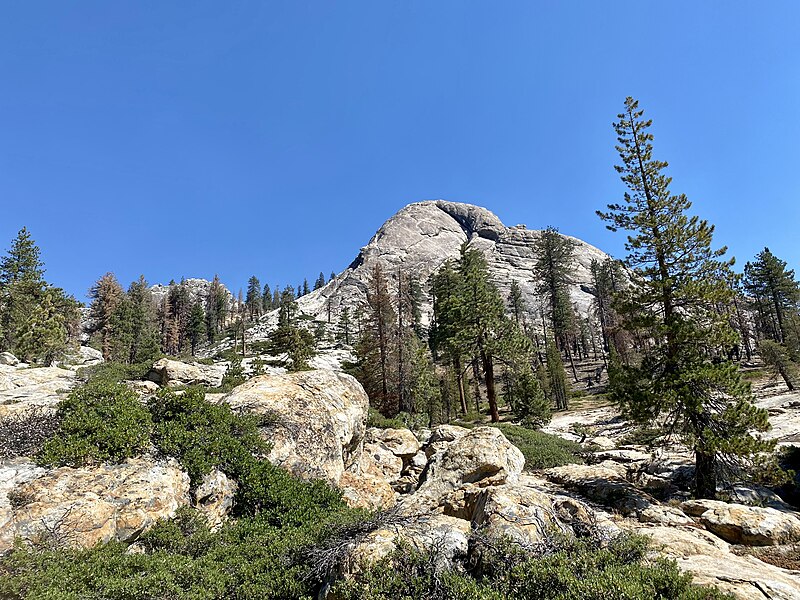 800px-Sierra_Nevada_Balls_%28mountain_range%29.jpg