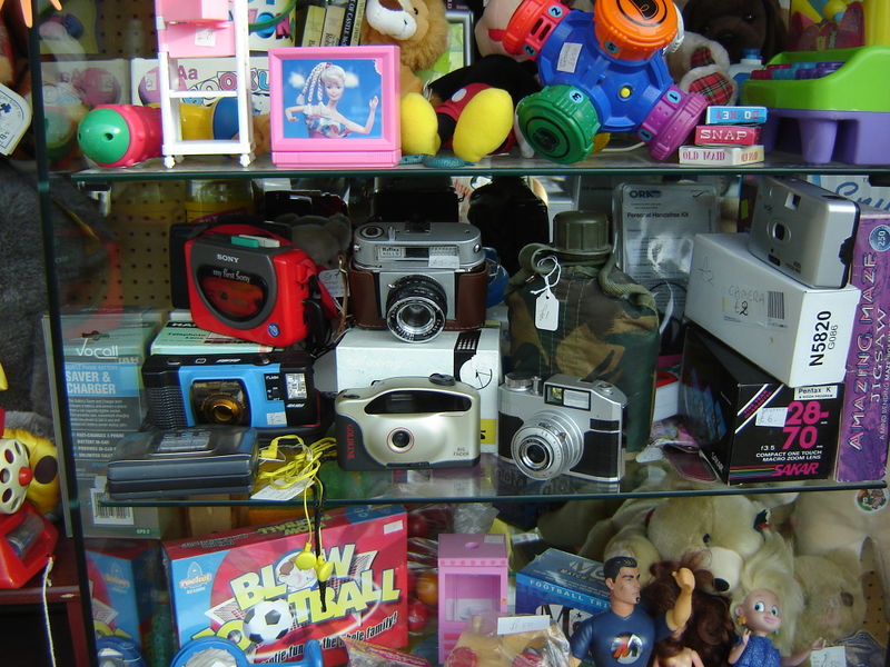 File:Charity-shop-Epping-029.JPG