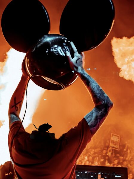 File:Deadmau5mouseperforming.jpeg