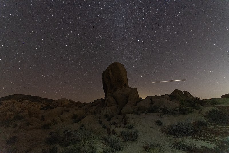 800px-Night_sky_over_desert_landscape_%2849623765522%29.jpg