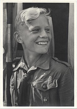 HITLERJUGEND Hitlerjunge Gluckliche Jugend der Fahnentrager Postkarte Ansichtskarte NSDAP Propagandakarte HITLER YOUTH Nazi Germany propaganda Postcard c 1938-45 Boy portrait uniform Aryan Blonde Unidentified photographer Wisc.edu No.jpg
