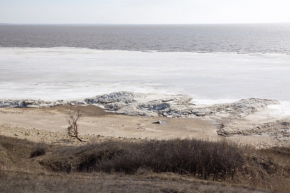 960px-Sea_of_Azov%2C_Ice%2C_Russia.jpg