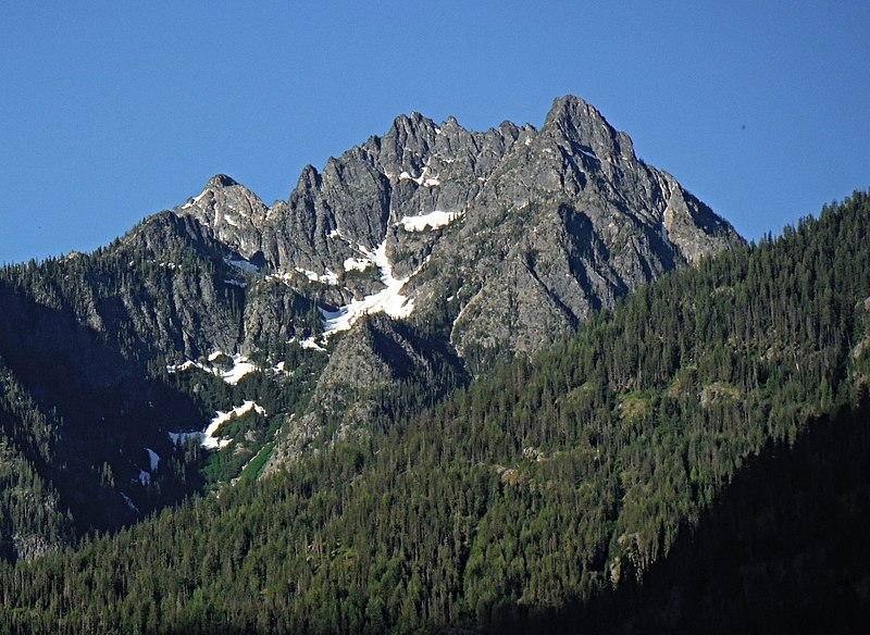 800px-Castle_Rock_from_Lake_Chelan.jpg