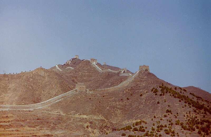 800px-Great_Wall_of_China_at_Simatai%2C_March_2000_01.jpg