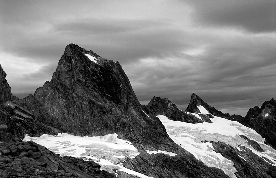 960px-Mountain_Peak%2C_Alaska_%281999%29.jpg