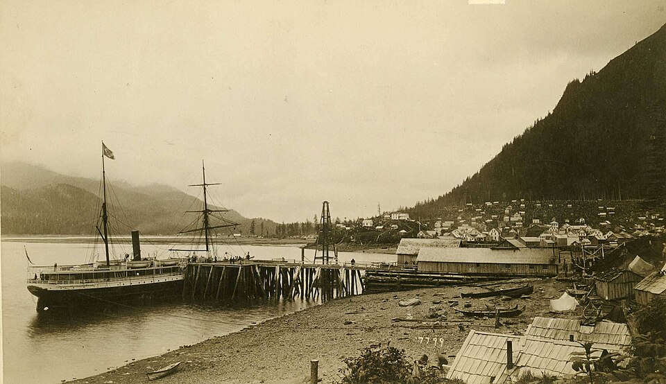 960px-Steamship_Idaho_docked_in_Juneau%2C_Alaska_in_1887.jpg