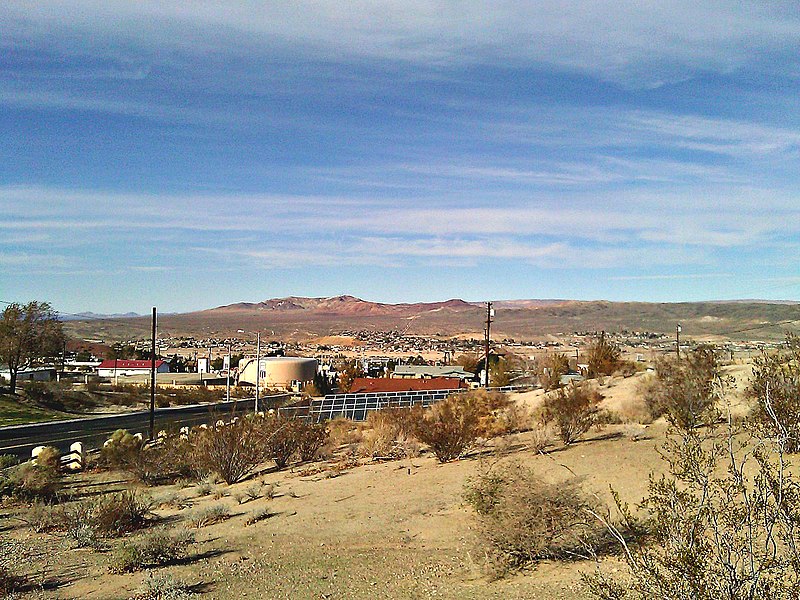 800px-City_View_of_Barstow%2C_California_from_Barstow_Road_%282013-12-08%29.jpg