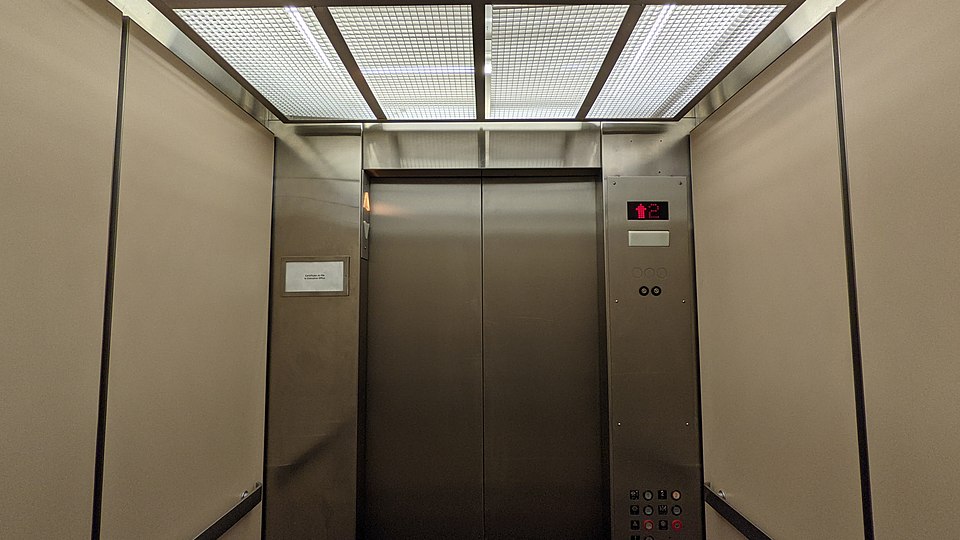 960px-Interior_of_a_vintage_Montgomery_elevator_with_a_modified_controller.jpg