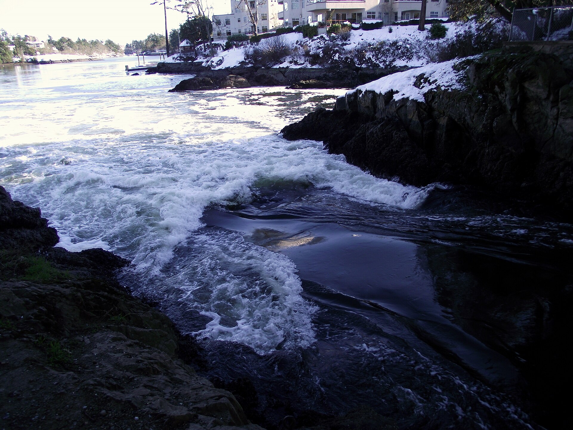 Angry Tillicum Narrows - panoramio.jpg