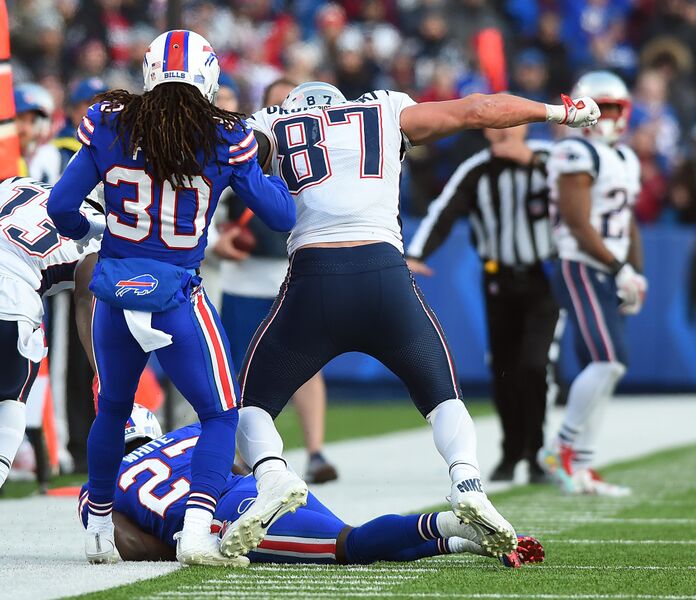 File:Gronk Spike Tre-White.jpg