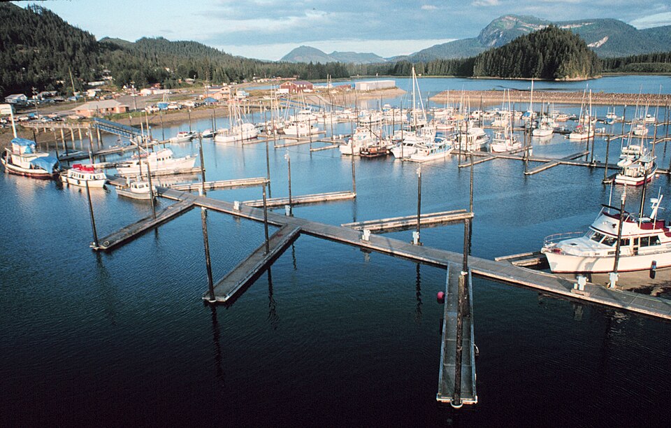 960px-The_inner_harbor_of_Hoonah.jpg